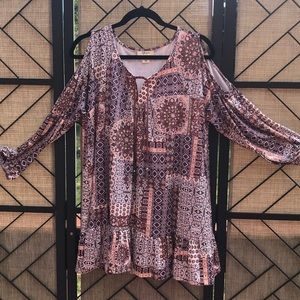 Bohemian cold shoulder tunic with ruffle hem. EUC